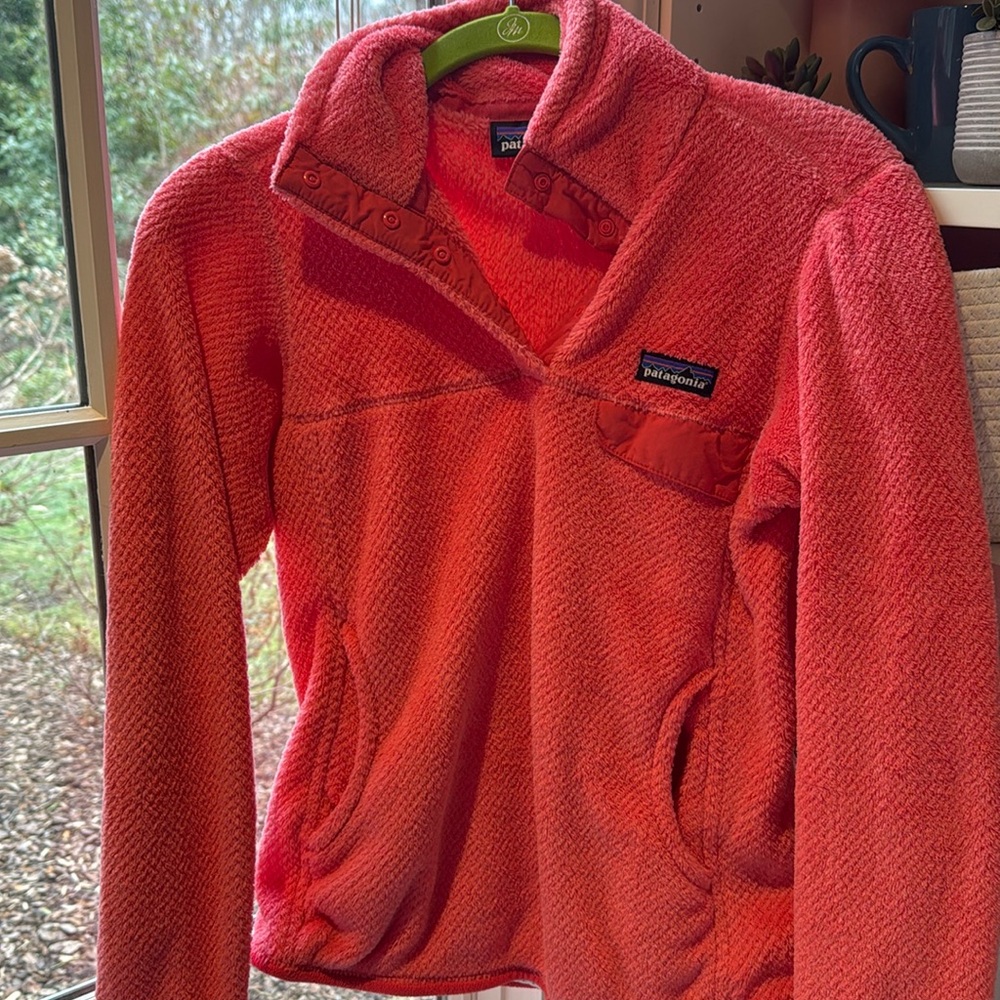 Women’s XS Patagonia quarter snap in a salmon (peachy/pink) color